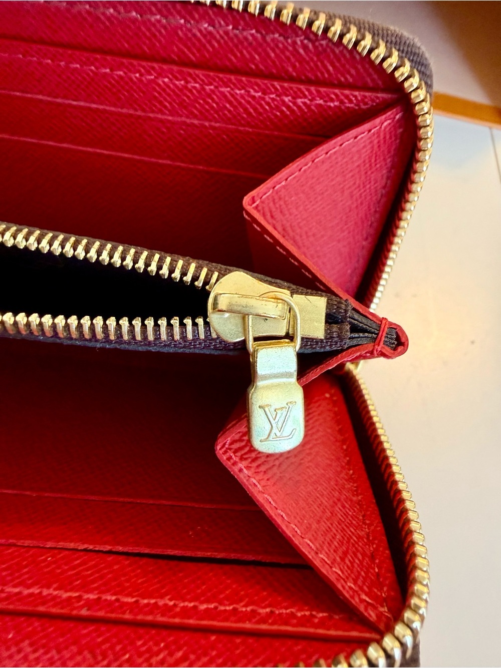 Louis Vuitton Clémence Wallet Damier Ebene Red Interior + Full Packaging - Picture 10 of 14
